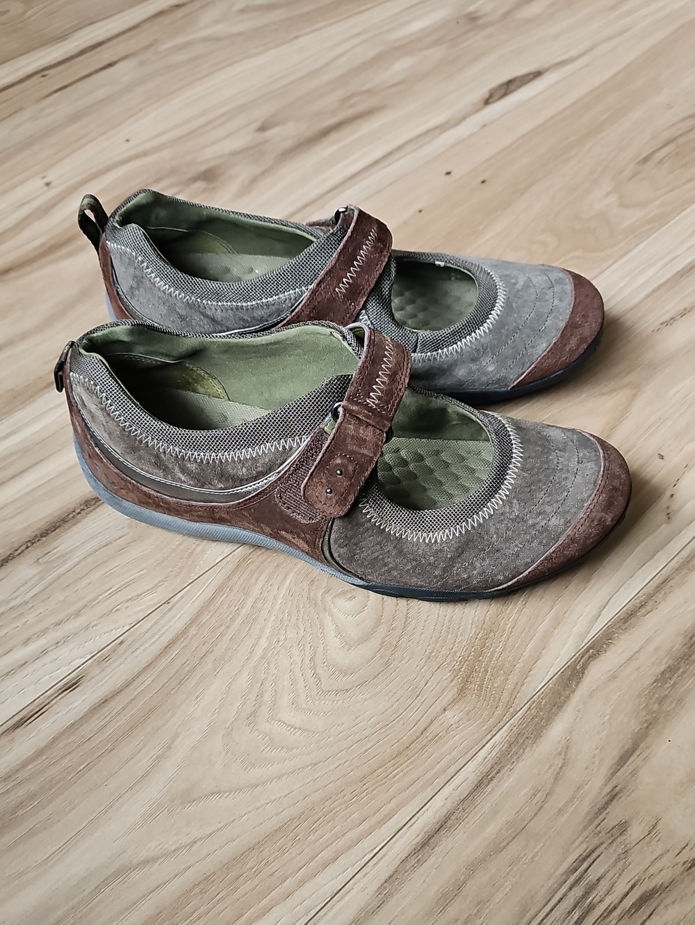 Privo by Clarks Brown Suede & Olive Green Mary Jane Shoes (Like New)